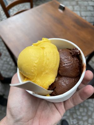 Mango & Choco sorbet  at Gelateria Mos Eisley in Berlin