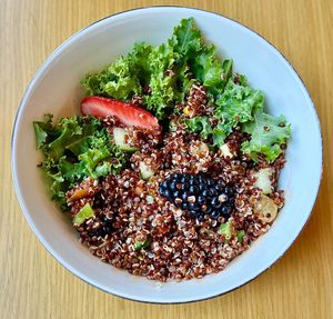 Quinoa and berry salad  at Alizeé Restaurant in Dubai