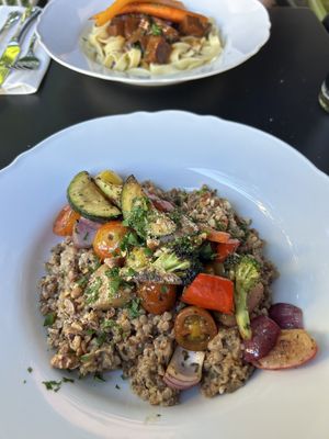 Unten: Buchweizenrisotto   at Chez Mara in Rostock