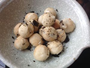 sesame balls (sweet) at XiangJi Ge Vegetarian in Shanghai