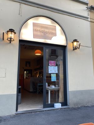 The entrance  at Crepapelle in Florence