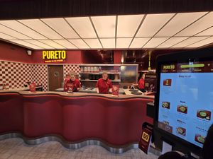 Counter at Pureto - Brugge Eiermarkt in Bruges