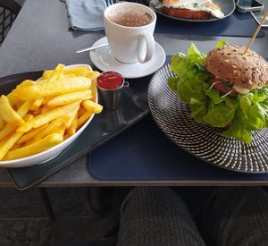 Veggi Burger und Steakhouse Pommes 🍔🍟 at Café Plan B Bürgerhaus Burghausen in Bayern