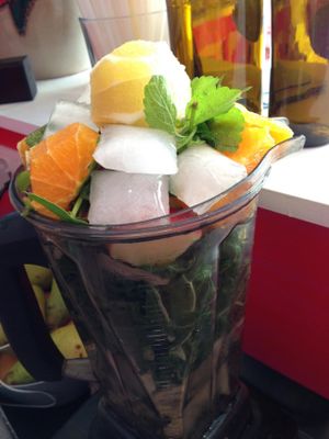 Vor dem Mixen... at Wir essen Blumen Smoothie and Juice Bar in Frankfurt