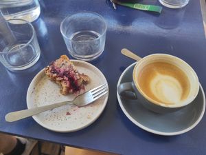 Cappuccino en crumble at Satellite Coffee in Morzine