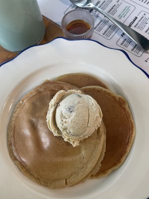 Pancakes w apple pie ice creamm  at Casa da Mully in Lisbon