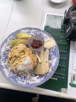 Scones 😋😋 lovely cheeseecake  at Casa da Mully in Lisbon