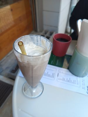 Milkshake de Oreo deliciosoooo at Casa da Mully in Lisbon