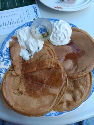 Pancakes com maple syrup e Chantilly at Casa da Mully in Lisbon