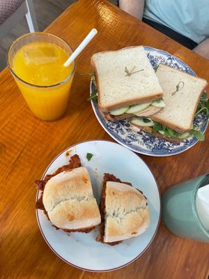 Home made lemonade, Bifana and Turkey Sandwich  at Casa da Mully in Lisbon