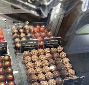 Dark Hazel Pralines   at Schokoladenwerk Hattingen in Nordrhein-westfalen