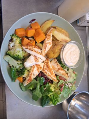 Halloumi Bowl at The Fragrance of the Heart in Heidelberg