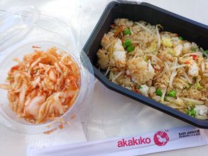 Kabechu Salad and fried vegetable rice at Akakiko & ToGo in Wien