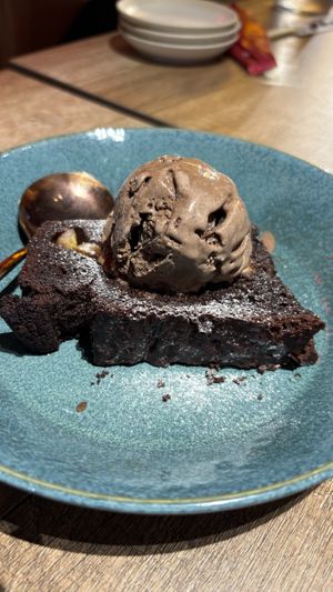 Chocolate brownie and ice cream   at Nishiki Market Alley by MOON and BACK in Kyoto