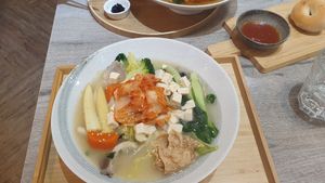 Kimchi noodle soup at 納涼三說蔬苑坊~板橋店 in New Taipei City