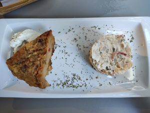 Tortilla de patatas y pimientos / Ensaladilla rusa at Vegan Rock in Sevilla