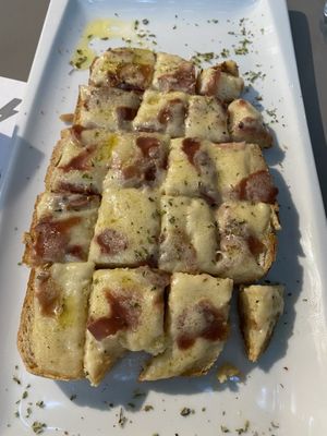 Tosta con queso vegano y sin jamón  at Vegan Rock in Sevilla