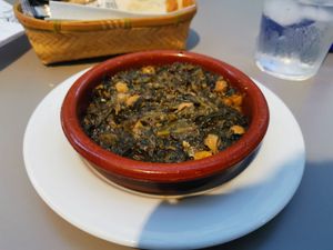 Espinacas con garbanzo at Vegan Rock in Sevilla