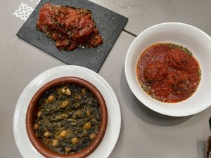 Albóndigas, espinacas con garbanzos y lasaña  at Vegan Rock in Sevilla