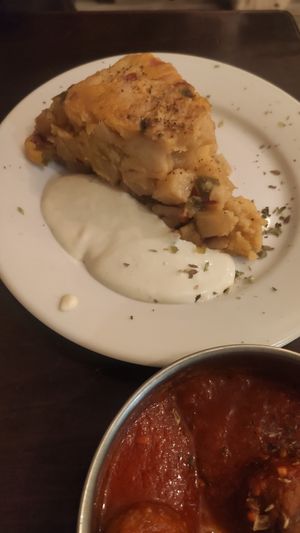 Tortilla y albóndigas at Vegan Rock in Sevilla