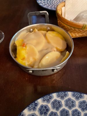 Cheezy patatos at Vegan Rock in Sevilla