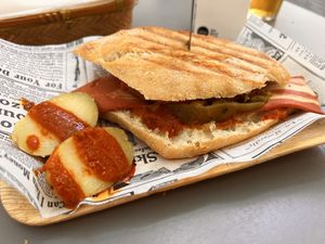 Serranito de seitan y no-bacon  at Vegan Rock in Sevilla