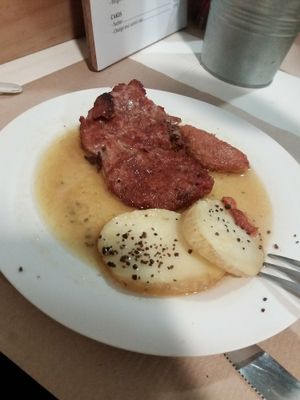 Seitan fillet with potatoes at Vegan Rock in Sevilla