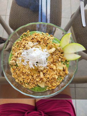geen smoothie bowl at Dawn on the Amazon Cafe in Iquitos