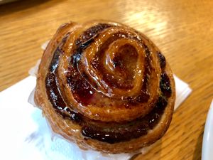 cinnamon roll at Tibits - Gurtengasse in Bern