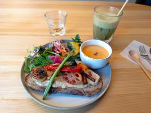 Houmous au plus chiches, soupe et yomogi cloud at SUNNY GEORGE in Kyoto