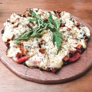 Pizza Pesto (Vegan) 🍕🌿🍅 at Sanissimo Bio in Cali