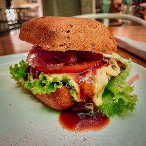 Barbecue Vegan Burger 🍔🌱🧡 at Sanissimo Bio in Cali