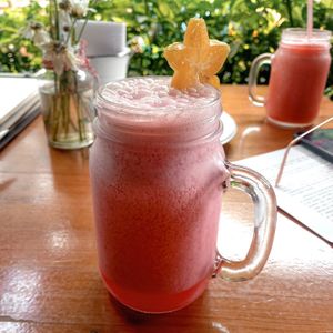 Limonada Rosada 🌸 at Sanissimo Bio in Cali