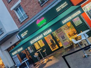 Facade at Green Farmer's - Faubourg du Temple in Paris