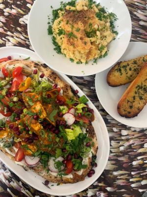 Vegan chicken flatbread 
Vegan mac n cheese 
Garlic bread at Big Scoffs Diner in Leeds