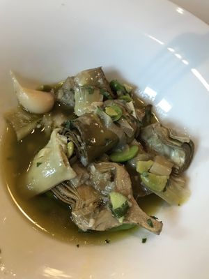 Starter: marinated artichoces with green beans at Aterina in Korcula