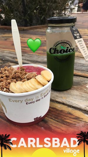 Vanilla Spicy Amor and Truly Madly Green juice at Choice Superfood Bar & Juicery in Carlsbad