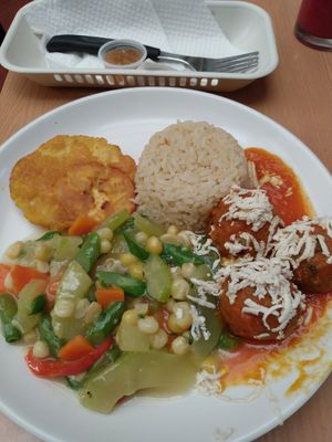 Garbanzo meatballs, veggies, rice, plantain at De Nobles in Bogota