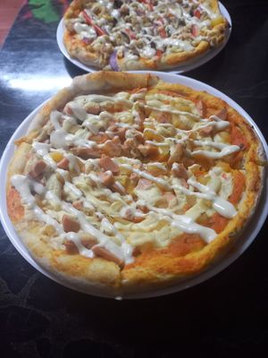 Vegan pizza at De Nobles in Bogota