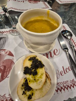 Pumpkin soup & basil bread at Kasha New Vegetarian in Taipei