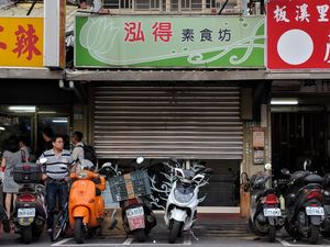 Restaurant with closed front at Hong De Vegetarian in Taipei