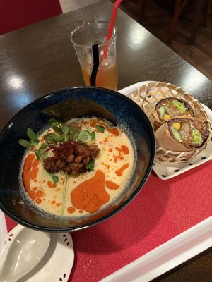Tantan Nudeln mit veganem Onigiri und süßem Zitroneneistee Set  at Zhishen Vegetarian Onigiri - 智深志固 台湾おにぎり in Ito