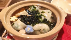 Wonton soup at Zhishen Vegetarian Onigiri - 智深志固 台湾おにぎり in Ito