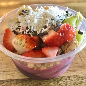 Pitaya cacao smoothie bowl at Healthy Greens in Woodland Hills
