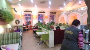 Eating area. at Rada - Red Leopard Mall in Yekaterinburg