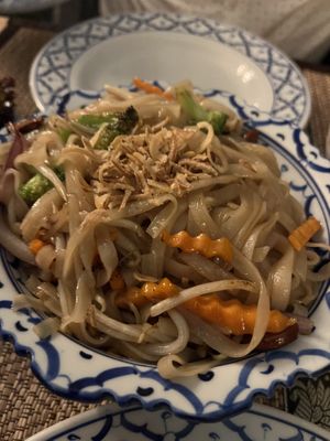 Portion de nouilles supplémentairej demandéej sans œuf   at L'Éléphant Blanc in Tournai