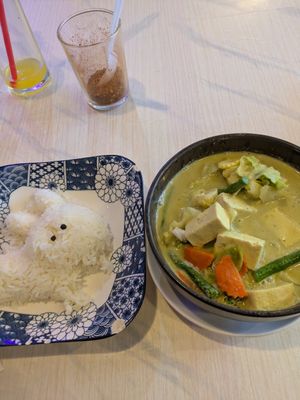 Green curry with tofu and vegetables at Dow Restaurant in Krabi