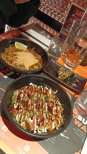 Vegan pad thai, vegan fried rice, gyoza (they served 5 pcs) at Nosh Padova - Asian Street Food in Padua