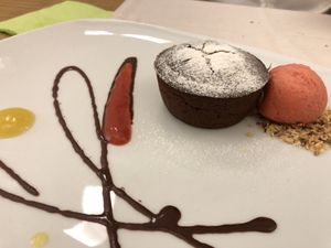 Tortino al cioccolato con cuore morbido e gelato at Gintilla in Cagliari