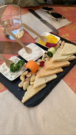 Small mixed cheese platter  at Gintilla in Cagliari